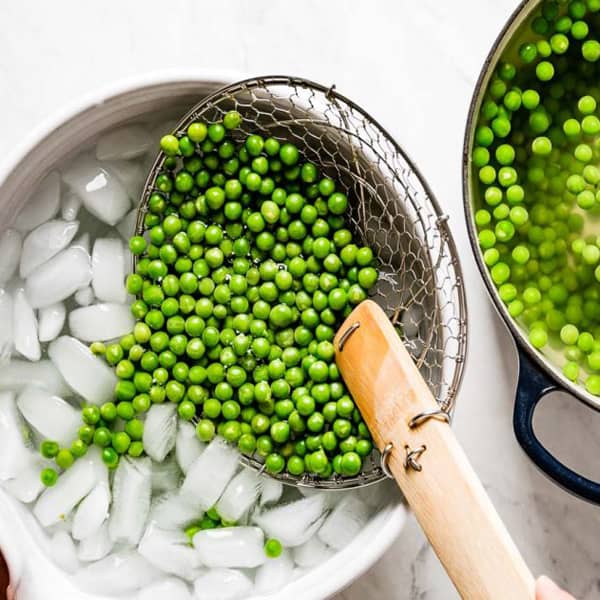 بلانچ کردن و کنسرو کردن نخود فرنگی مرحله به مرحله طرز تهیه کنسرو نخود فرنگی طرز استفاده از نخود فرنگی از بین بردن بوی نخود فرنگی طرز پوست کندن نخود فرنگی گرفتن تلخی نخود فرنگی علت سفت شدن نخود فرنگی بلانچ نخود فرنگی  نگهداری نخود پخته در فریزر
