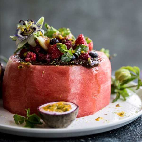  کیک هندوانه ای + تزیین هندوانه شب یلدا به شکل کیک Watermelon cake  کیک هندوانه شب یلدا کیک شب یلدا ۱۴۰1 کیک شب یلدا جدید کیک شب یلدا دو طبقه تزیین کیک شب یلدا با خامه کیک شب یلدا لاکچری ;d; af dgjnh