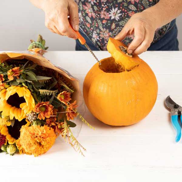 آموزش ساخت گلدان با کدو حلوایی برای دیزاین شب یلدا طرز خالی کردن کدو حلوایی ساخت گلدان با کدو تنبل ساخت گلدان با کدو گلدان کدو 'gnhk ;n, Making a pot with pumpkin