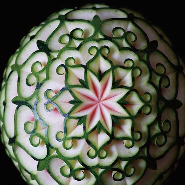 حکاکی روی هندوانه با چاقو برای شب یلدا سال 1401 Carving on watermelon حکاکی روی هندوانه ساده   حکاکی اسم روی هندوانه   حکاکی هندوانه جدید   حکاکی روی هندوانه شب یلدا   حکاکی حرفه ای هندوانه   حکاکی روی هندوانه با چاقو   حکاکی پیچک روی هندوانه   اموزش مرحله به مرحله حکاکی روی هندوانه p;h;d v,d ikn,hki