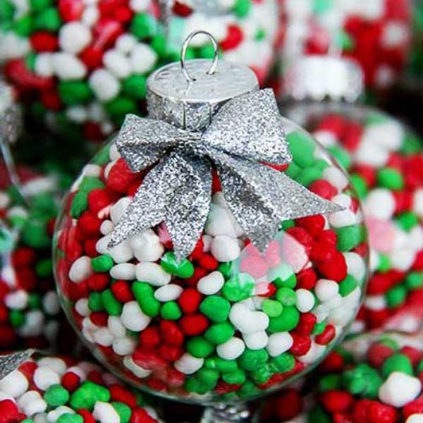 ایده های جذاب و ساده تزیین گوی شیشه ای برای سال نو میلادی Glass ball decoration تزیین تنگ شیشه ای  گوی شیشه ای ساده تزیین تنگ شیشه ای گرد تزیین گل در شیشه  تزیین تنگ شیشه ای با کاج تزیین گل مصنوعی در گلدان شیشه ای  تزیین تنگ شیشه ای بلند تزیین گل طبیعی در گلدان شیشه ای
