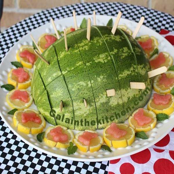 برش هندوانه ساده + تزیین هندوانه برای مهمانی ساده Cut the watermelon into a beautiful shape   fva okn,hki برش هندوانه به شکل قلب برش هندوانه ساده  تزیین هندوانه برای مهمانی ساده