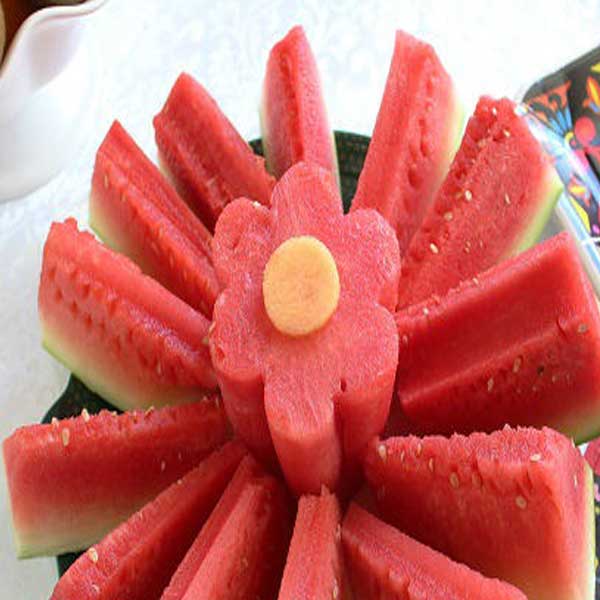 برش هندوانه ساده + تزیین هندوانه برای مهمانی ساده Cut the watermelon into a beautiful shape   fva okn,hki برش هندوانه به شکل قلب برش هندوانه ساده  تزیین هندوانه برای مهمانی ساده