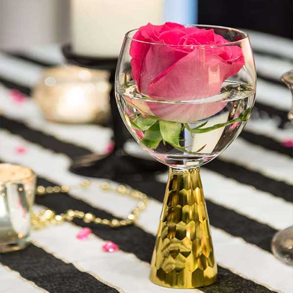 تزیین میز ولنتاین دونفره + ایده های آسان برای تزیین میز روز عشق تزیین میز ولنتاین دونفره دکور ولنتاین اتلیه دیزاین ولنتاین در خانه تزیین میز ولنتاین در کافه تزیین میز ولنتاین ساده  تم ولنتاین دونفره کیک ولنتاین Valentine decoration sevgililer günü dekorasyonu زخرفه عید الحب