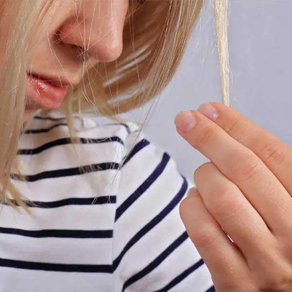 علت موخوره و درمان آن در خانه + چرا موهای من در نوک میشکند؟ علت موخوره کمبود کدام ویتامین است قاتل موخوره درمان موخوره علت موخوره چیست  درمان خانگی موخوره اگر موخوره را کوتاه نکنیم چه میشود پیشگیری از موخوره 