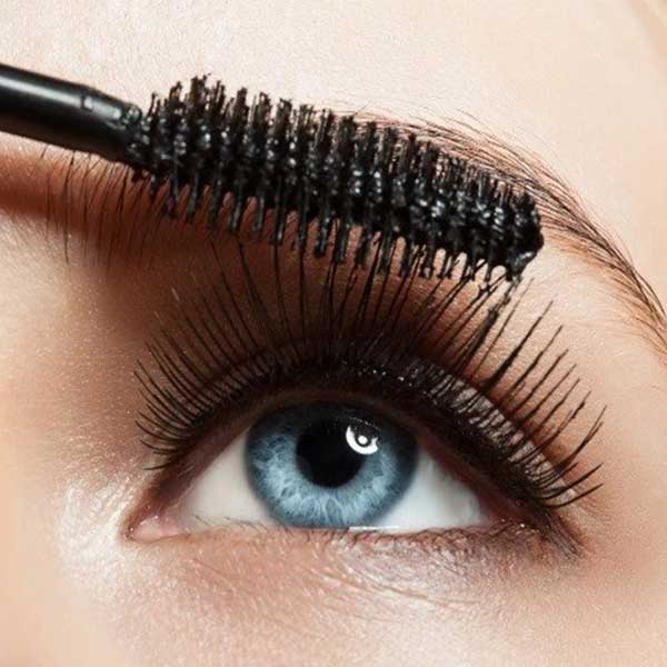 آموزش ریمل زدن صحیح + چگونه به درستی ریمل بزنید؟ چگونه ریمل بزنیم که مژه ها بلند شود چگونه ریمل بزنیم که مژه ها به هم نچسبد ریمل زدن با دستمال کاغذی آموزش ریمل زدن بدون فرمژه نحوه ریمل زدن با قاشق چجوری ریمل بزنم چگونه حرفه ای ریمل بزنیم