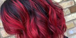 هایلایت قرمز روی موی مشکی برای ایجاد یک استایل خاص و جذاب