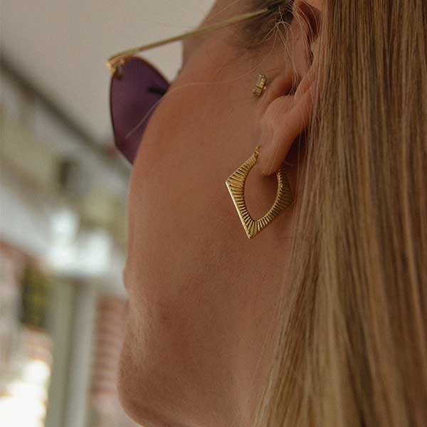 مدل گوشواره طلا حلقه ای + گوشواره حلقه ای بزرگ طلا گوشواره طلا حلقه ای گوشواره طلا حلقه ای آویزدار گوشواره حلقه ای جدید طلا مدل گوشواره حلقه ای لیست قیمت گوشواره طلا زنانه گوشواره حلقه ای آویزدار عکس گوشواره طلا جدید Gold hoop earrings ',a,hvi xgh pgri hd