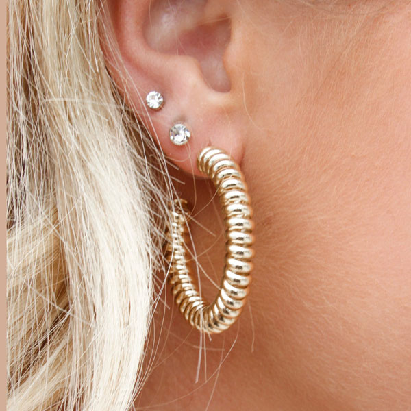 گوشواره حلقه ای جدید گوشواره حلقه ای ساده گوشواره طلا حلقه ای آویزدار گوشواره حلقه ای دوتایی گوشواره حلقه ای طلا گوشواره حلقه ای آویزدار گوشواره حلقه ای گوی دار گوشواره حلقه ای دخترانه New hoop earrings lng ',a,hvi pgri hd [ndn  