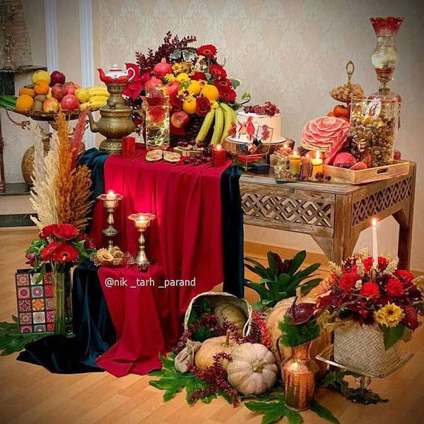 تزیین سفره شب یلدا تزیین سفره یلدا با برگ پاییزی زیباترین سفره شب یلدا جدیدترین تزیینات شب یلدا تزیین سفره شب یلدا لاکچری عروس  تزیین سفره شب یلدا روی زمین  سفره شب یلدا ساده و شیک  تزیین سفره یلدا برای مدرسه  jcddk stvi dgnh