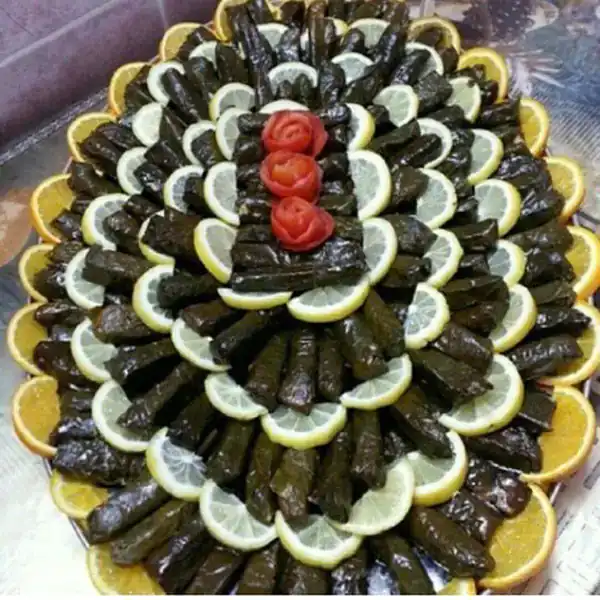 تزیین دلمه برگ مو تزیین دلمه برگ مو با سیخ دورچین دلمه برگ مو تزیین دلمه برگ مو برای مدرسه عکس دلمه برگ مو خانگی راز براق شدن دلمه برگ مو تزیین دلمه برگ مو و کلم