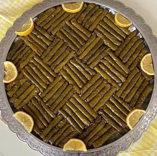 تزیین دلمه برگ مو تزیین دلمه برگ مو با سیخ دورچین دلمه برگ مو تزیین دلمه برگ مو برای مدرسه عکس دلمه برگ مو خانگی راز براق شدن دلمه برگ مو تزیین دلمه برگ مو و کلم