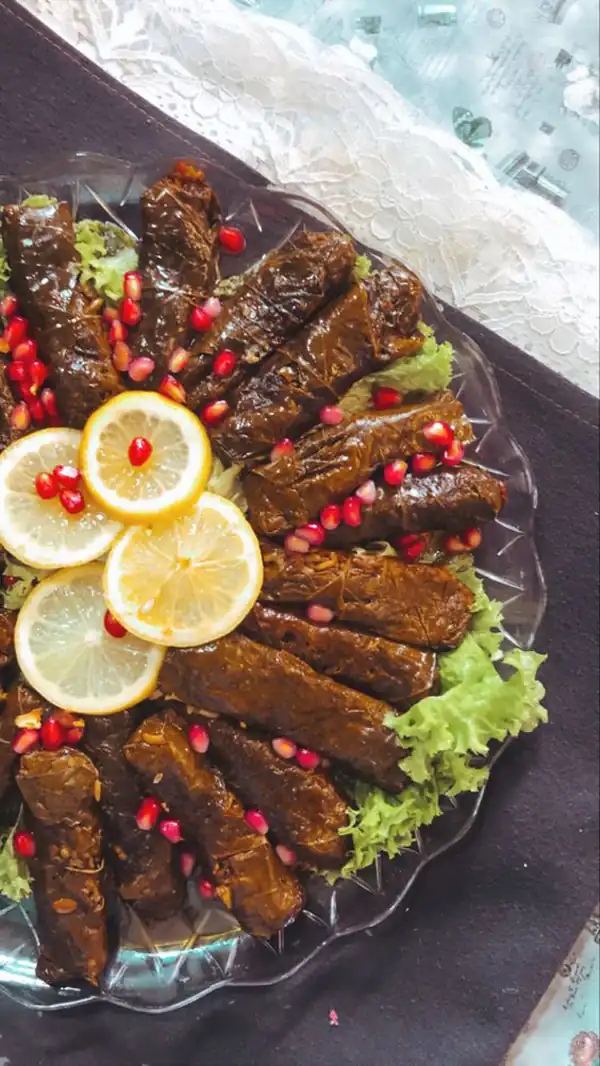 تزیین دلمه برگ مو تزیین دلمه برگ مو با سیخ دورچین دلمه برگ مو تزیین دلمه برگ مو برای مدرسه عکس دلمه برگ مو خانگی راز براق شدن دلمه برگ مو تزیین دلمه برگ مو و کلم