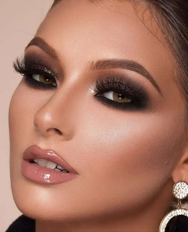 مدل آرایش اسموکی ساده