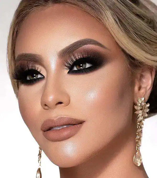 مدل آرایش اسموکی ساده