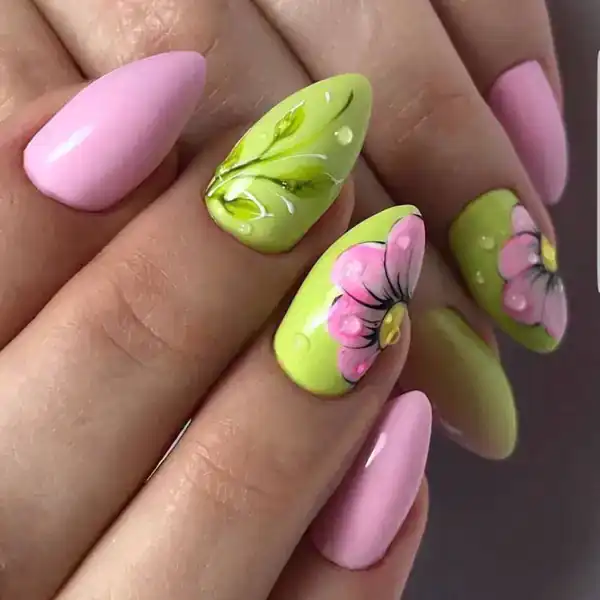 طراحی ناخن گل و گلی