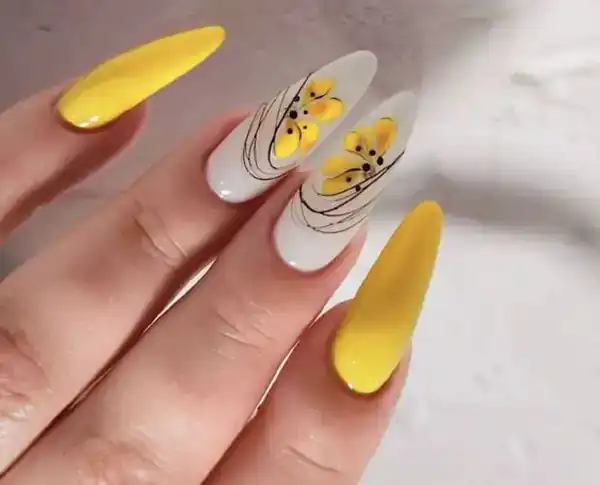 طراحی ناخن گل و گلی