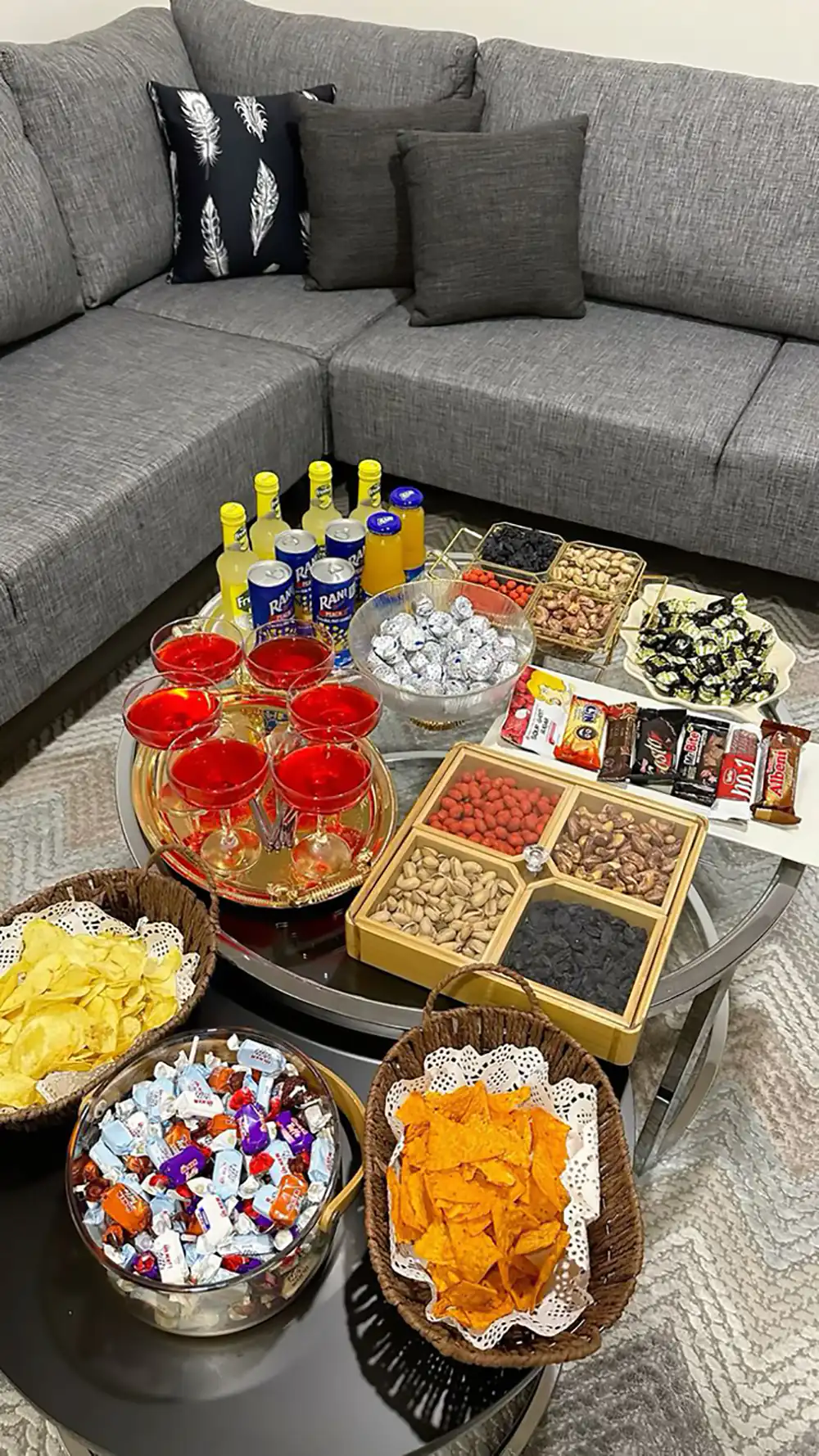 چیدمان میز پذیرایی