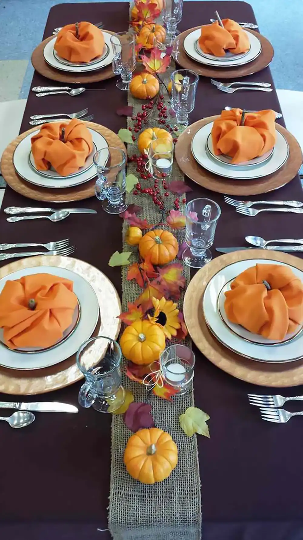 چیدمان ظروف غذا روی میز