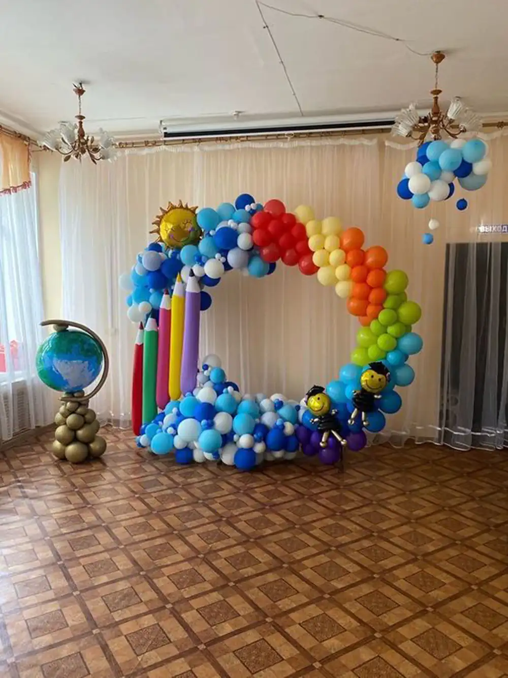 تزیین بادکنک برای روز دانش آموز