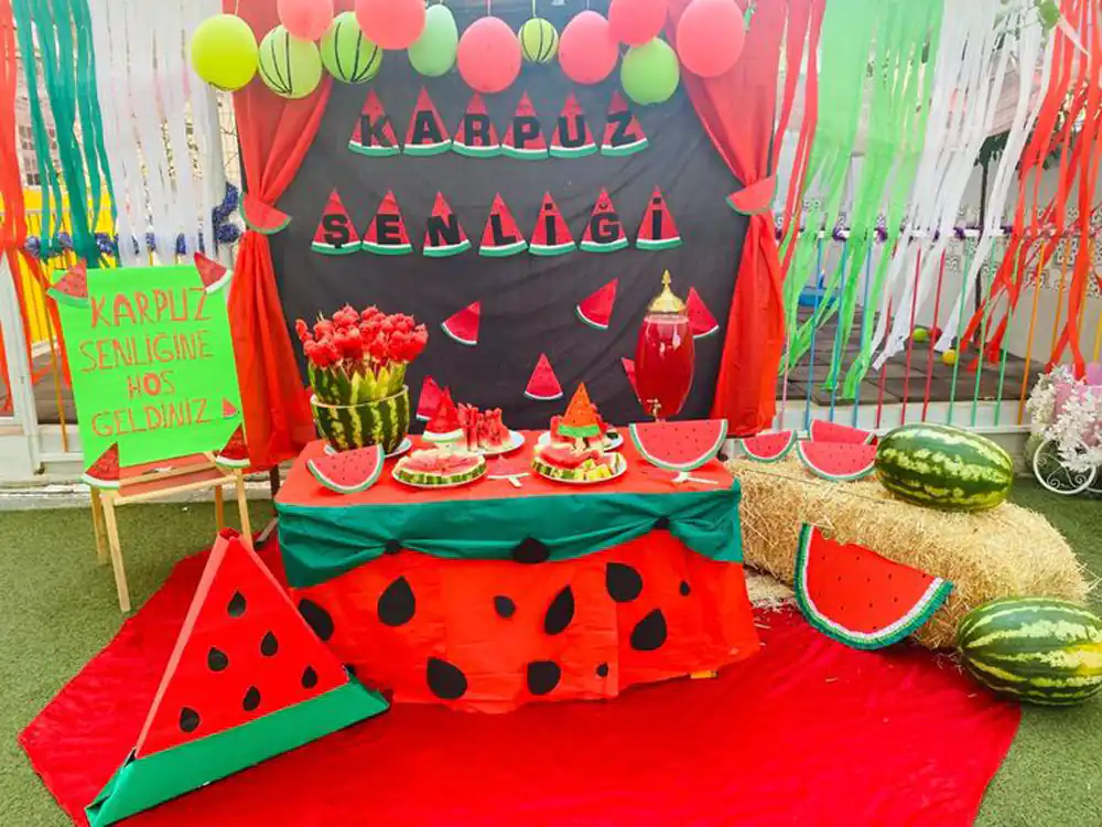 تزیین یلدا برای مدرسه
