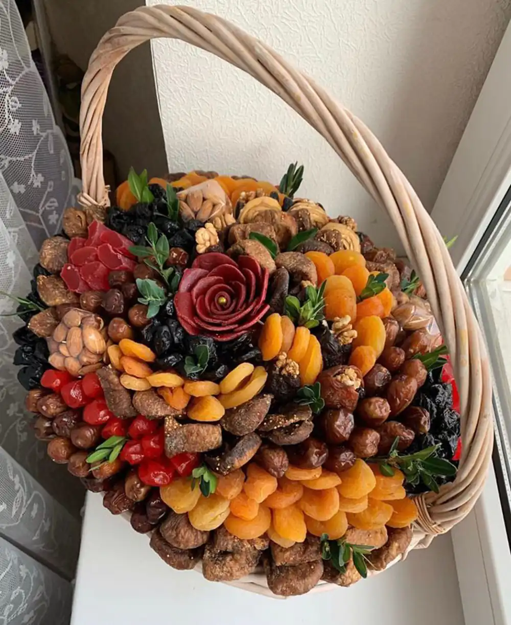 تزیین خوراکی های شب یلدا
