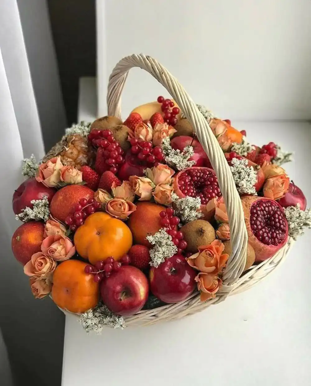 تزیین میوه شب یلدا در سبد