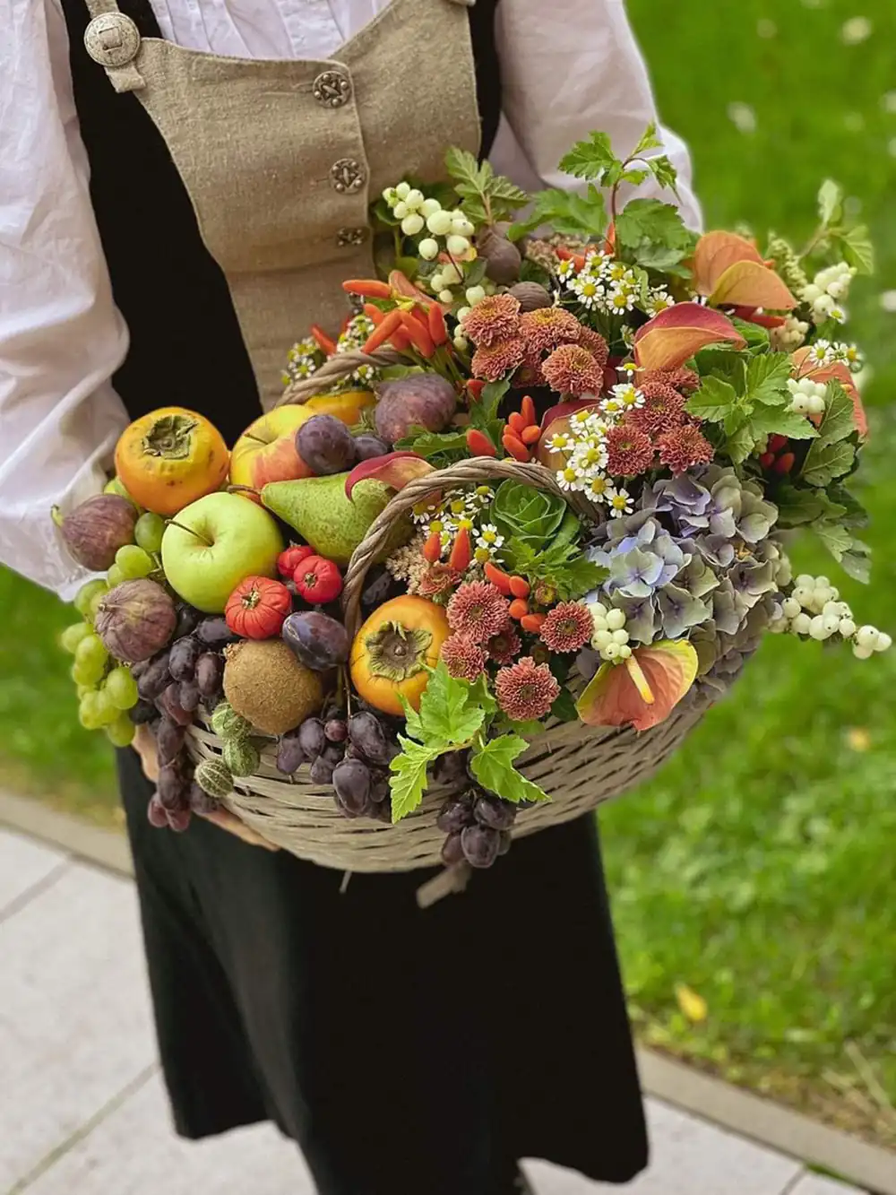 تزیین میوه شب یلدا در سبد